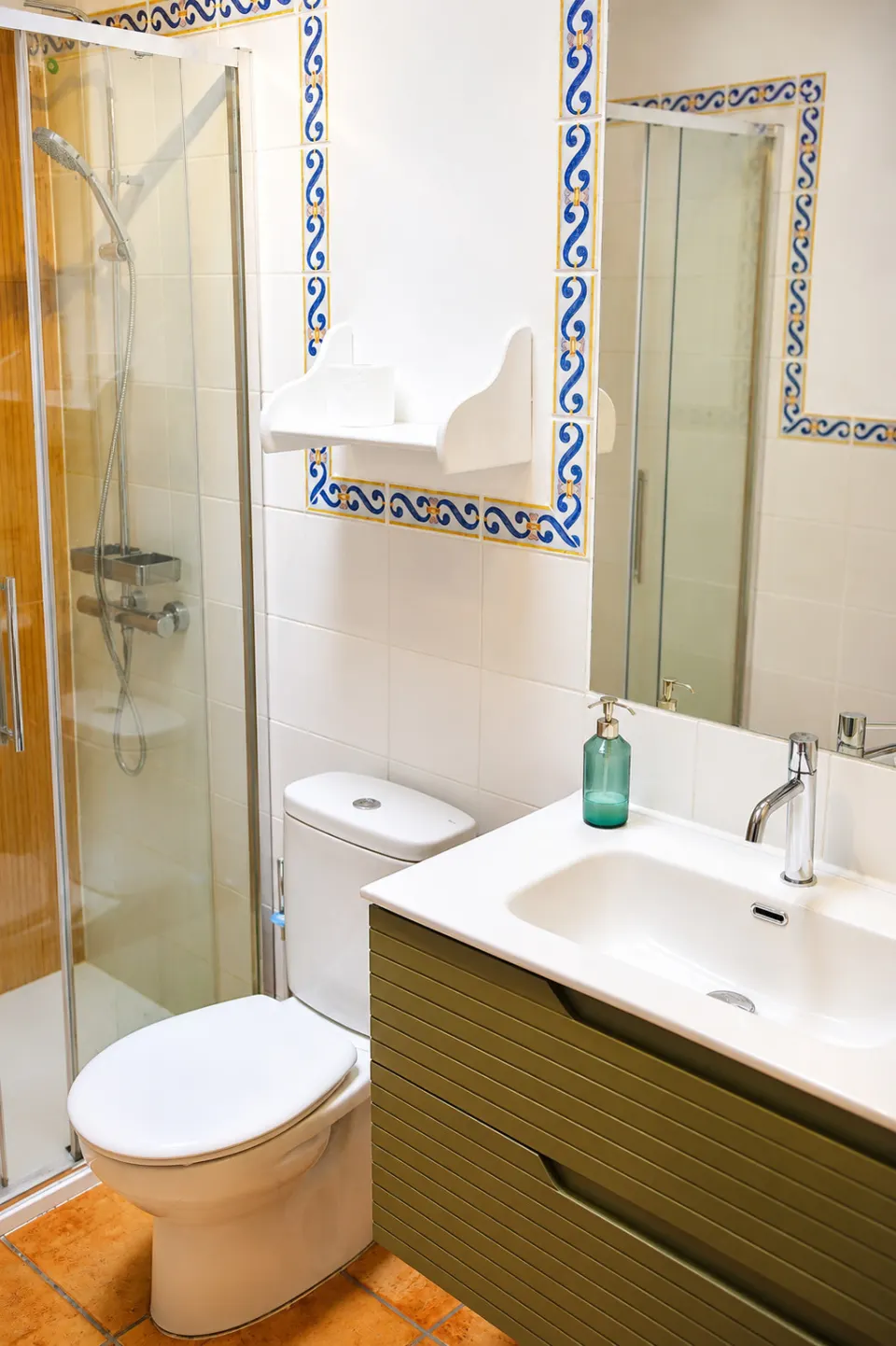 Bedroom 1 en-suite bathroom with shower